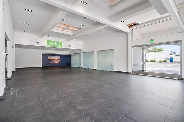 KL 21326-WoodlandHills-010