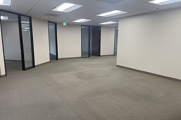 21820Burbank202SSte0005