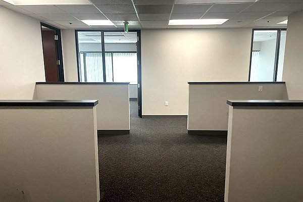 21820Burbank325SSte0027