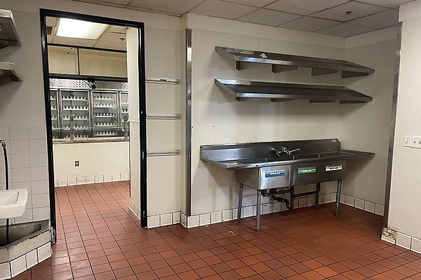 21820Burbank110SSte0007