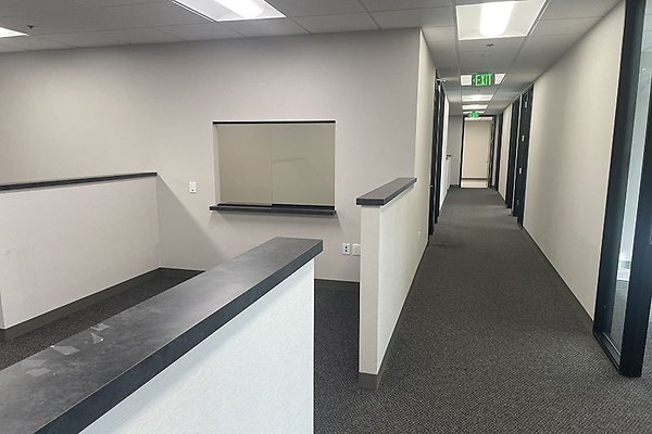 21820Burbank325SSte0006