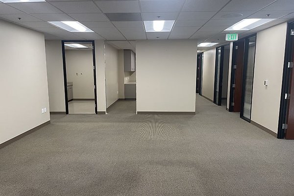 21820Burbank202SSte0007