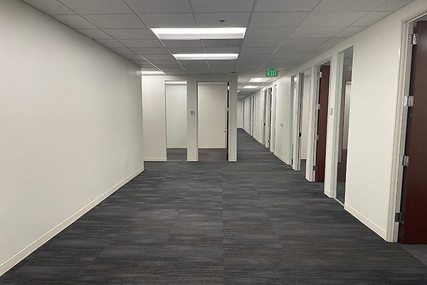 21820Burbank175SSte0030