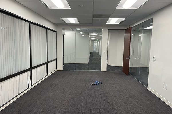 21820Burbank175SSte0007