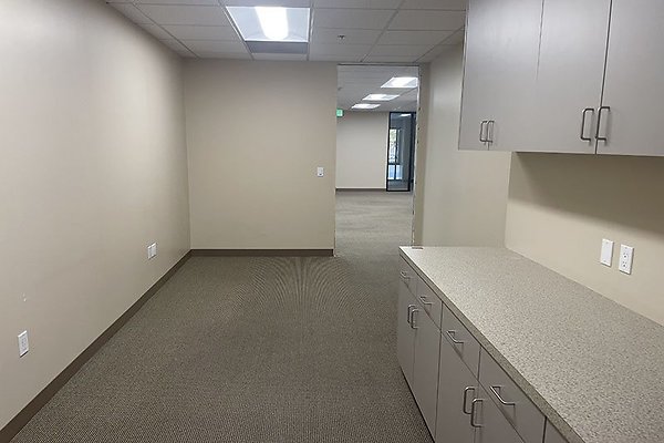 21820Burbank202SSte0009