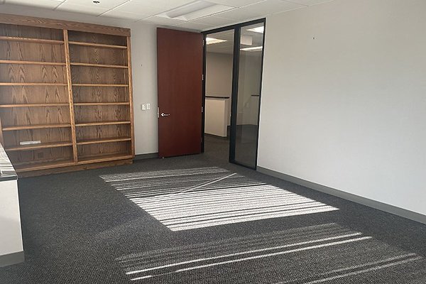 21820Burbank325SSte0031