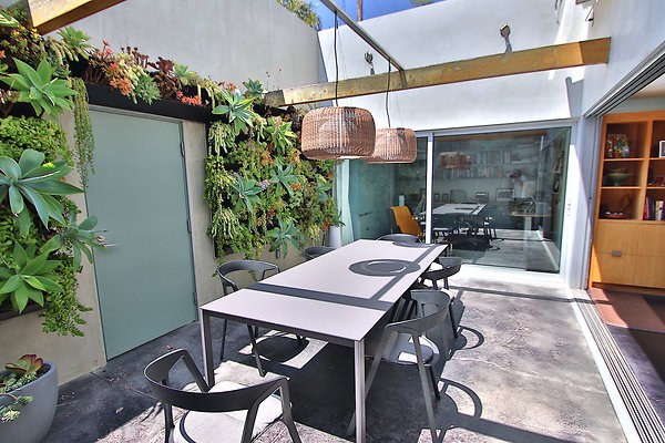 UNIVERSAL-CW042-VEN-79