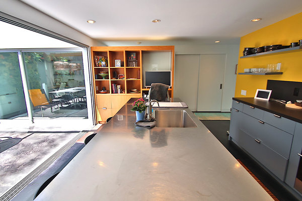 UNIVERSAL-CW042-VEN-83