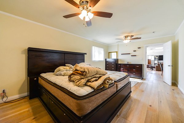 UNIVERSAL-A927-Tarzana-81 UNIVERSAL-A927-Tarzana-81