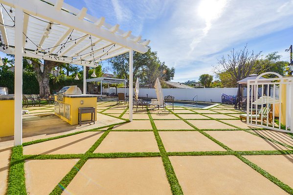 UNIVERSAL-A927-Tarzana-73 UNIVERSAL-A927-Tarzana-73