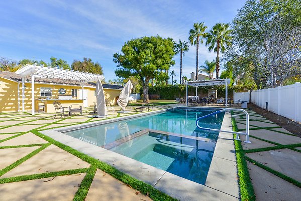 UNIVERSAL-A927-Tarzana-89 UNIVERSAL-A927-Tarzana-89