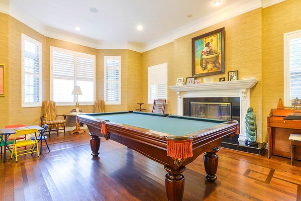 UNIVERSAL-A927-Tarzana-10