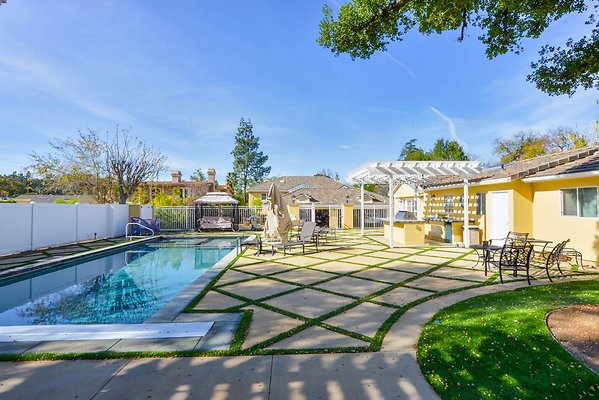 UNIVERSAL-A927-Tarzana-92 UNIVERSAL-A927-Tarzana-92