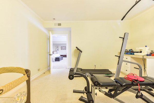 UNIVERSAL-A927-Tarzana-57