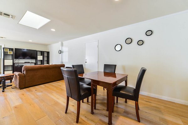 UNIVERSAL-A927-Tarzana-83 UNIVERSAL-A927-Tarzana-83