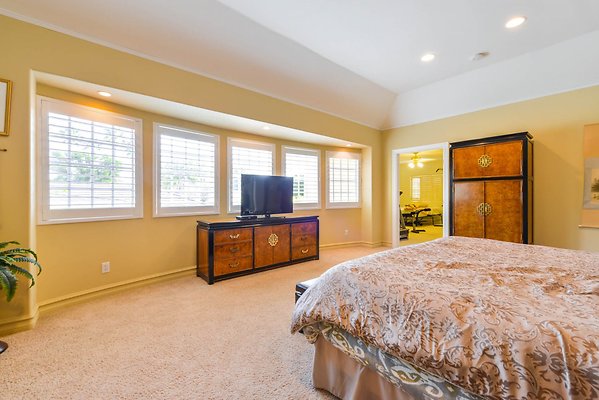 UNIVERSAL-A927-Tarzana-49