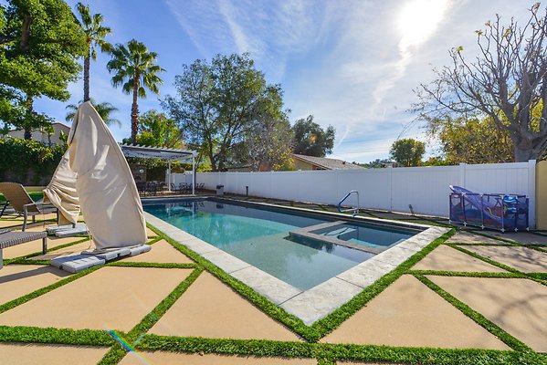 UNIVERSAL-A927-Tarzana-88 UNIVERSAL-A927-Tarzana-88