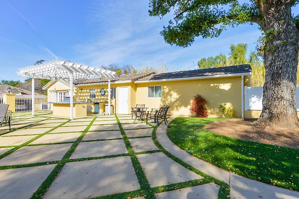 UNIVERSAL-A927-Tarzana-85 UNIVERSAL-A927-Tarzana-85