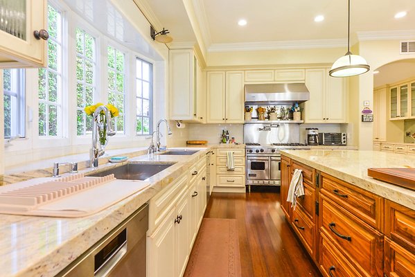 UNIVERSAL-A927-Tarzana-31