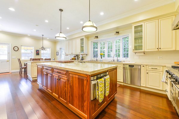 UNIVERSAL-A927-Tarzana-29