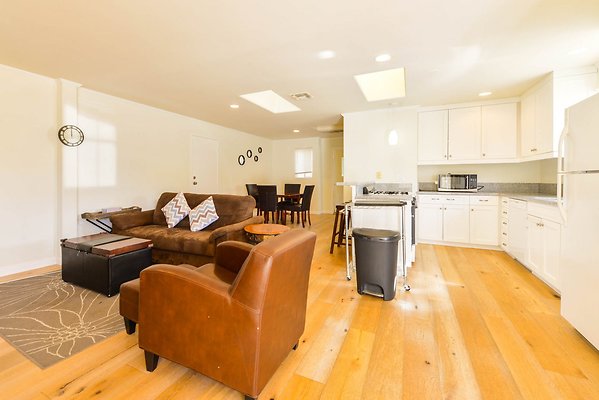 UNIVERSAL-A927-Tarzana-76 UNIVERSAL-A927-Tarzana-76