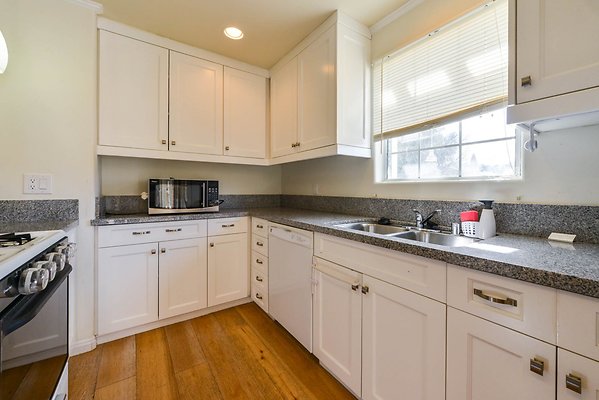 UNIVERSAL-A927-Tarzana-78 UNIVERSAL-A927-Tarzana-78