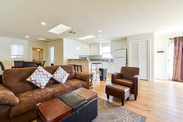 UNIVERSAL-A927-Tarzana-77 UNIVERSAL-A927-Tarzana-77