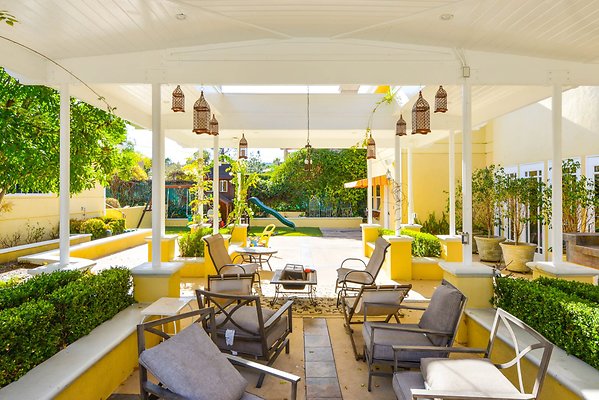 UNIVERSAL-A927-Tarzana-69 UNIVERSAL-A927-Tarzana-69