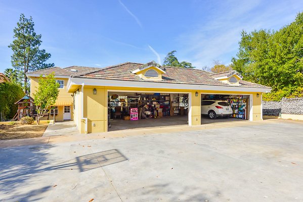 UNIVERSAL-A927-Tarzana-93 UNIVERSAL-A927-Tarzana-93