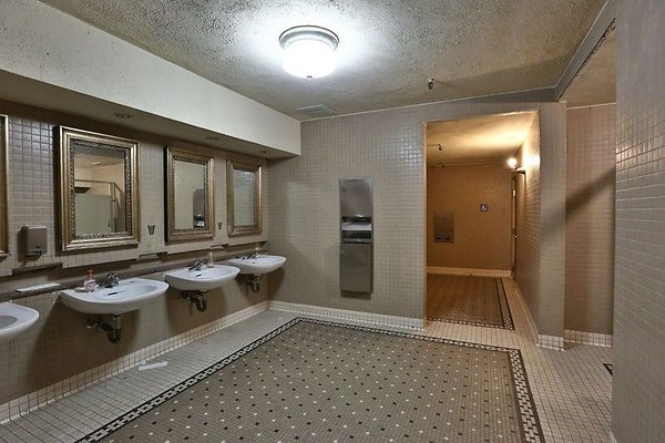 CapEquityTheVarietyArtsTheater17 CapEquityTheVarietyArtsTheater17