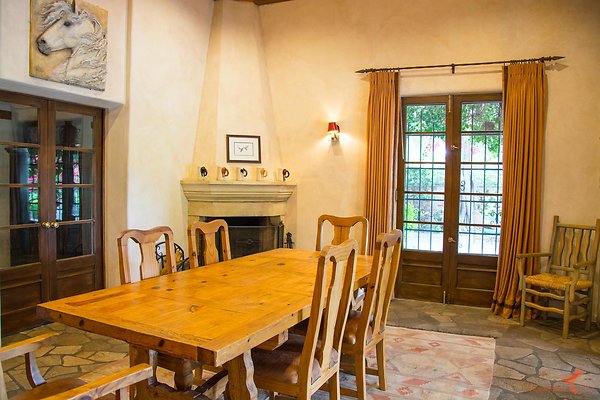 Sitting Bull 32 Dining Room