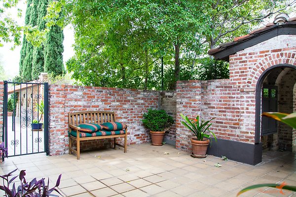 Sitting Bull 27 Kitchen Patio