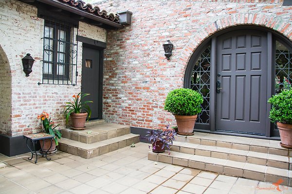 Sitting Bull 25 Kitchen Entrance