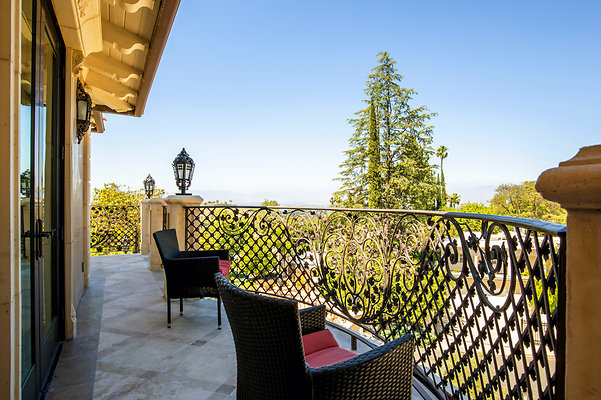 UNIVERSAL-D351-EN-83 UNIVERSAL-D351-EN-83