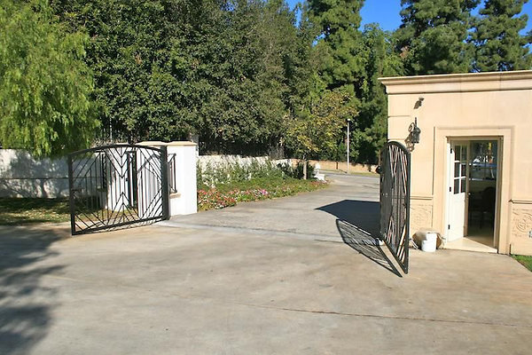 UNIVERSAL-B960-BH-84 UNIVERSAL-B960-BH-84