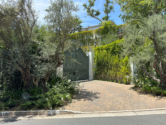 1141 SUMMIT DR CLEARED