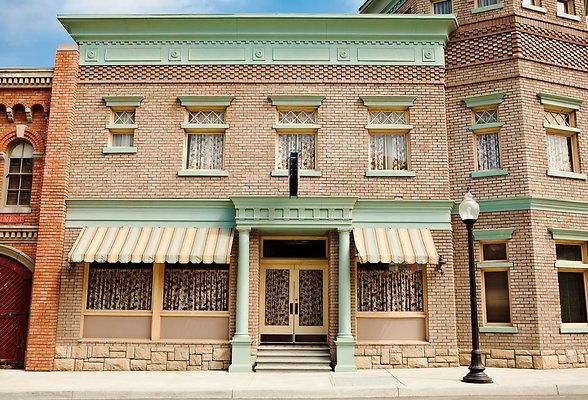 BUSINESS:ARTS DISTRICT- Golden Oaks