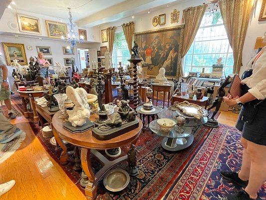 World&apos;s Finest Antiques Beverly Hills