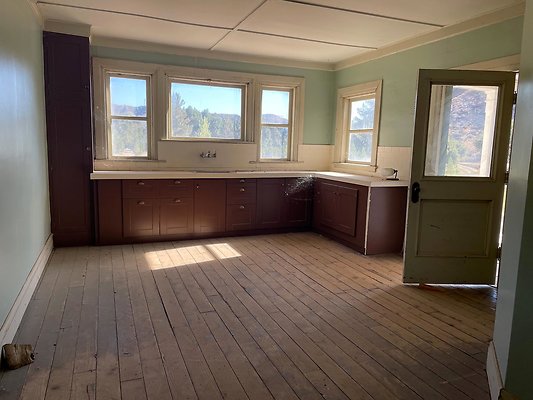 th Shelley&apos;s - 18