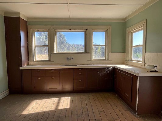 th Shelley&apos;s - 20