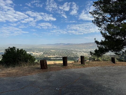 Cathy&apos;s Corner - Mount Hollywood Drive