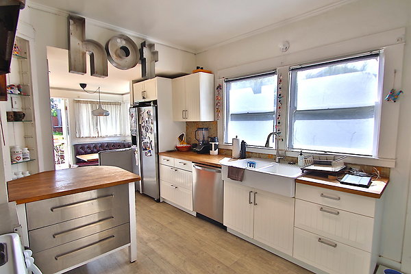 WESTSIDE LOCATIONS  32