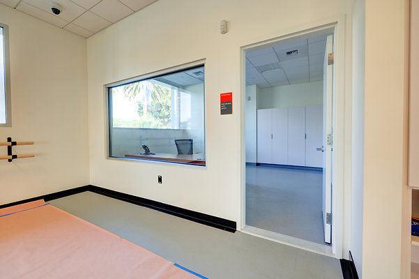 UNIVERSAL-C122-LA-28 UNIVERSAL-C122-LA-28