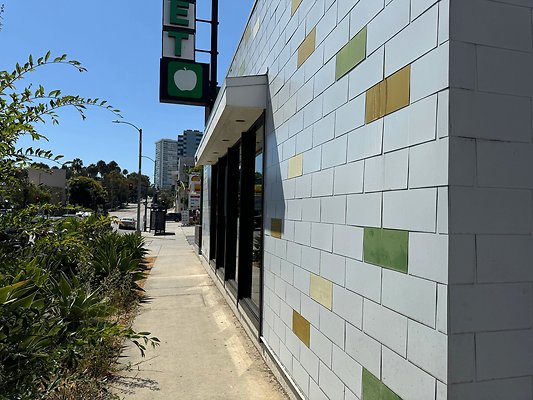 th IMG 1982 th IMG 1982