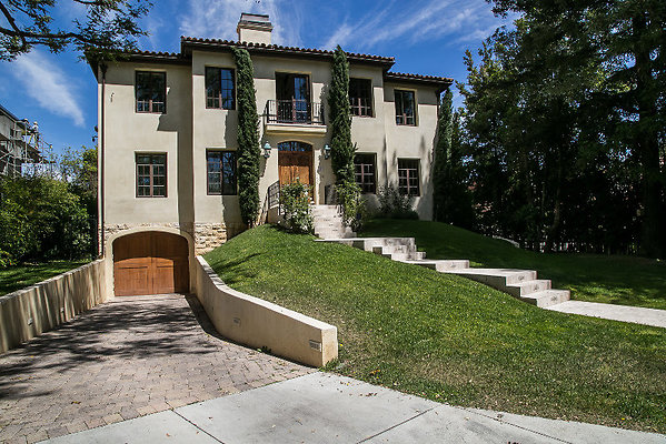 450 N Carmelina Ave brentwood EW