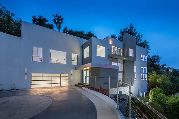 5star 3581 Multiview Dr, Los Angeles