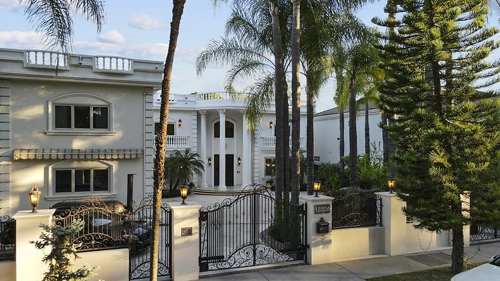 10-ChandlerBlvd-025f03d275