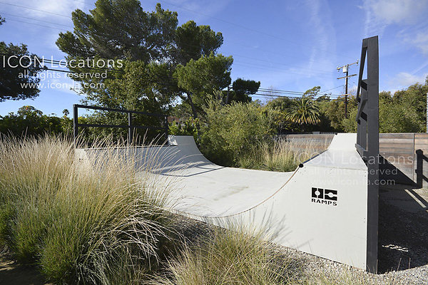 MO3023 050LR-ICON - ICON Locations | www.ICON-LA.com Modern for Filming MO3023 050LR-ICON - ICON Locations | www.ICON-LA.com Modern for Filming