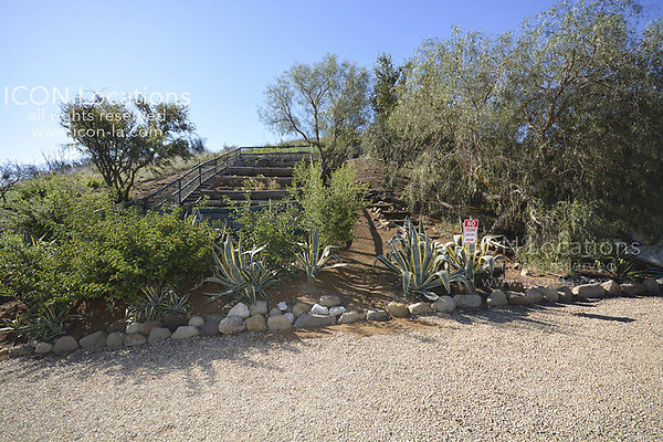 MO3025 055LR-ICON - ICON Locations | www.ICON-LA.com Modern for Filming MO3025 055LR-ICON - ICON Locations | www.ICON-LA.com Modern for Filming