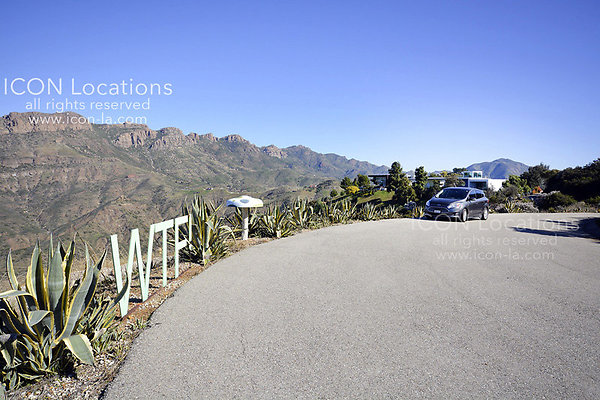 MO3025 061LR-ICON - ICON Locations | www.ICON-LA.com Modern  for Filming